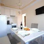 Poljak By El-pi Tours Apartament *